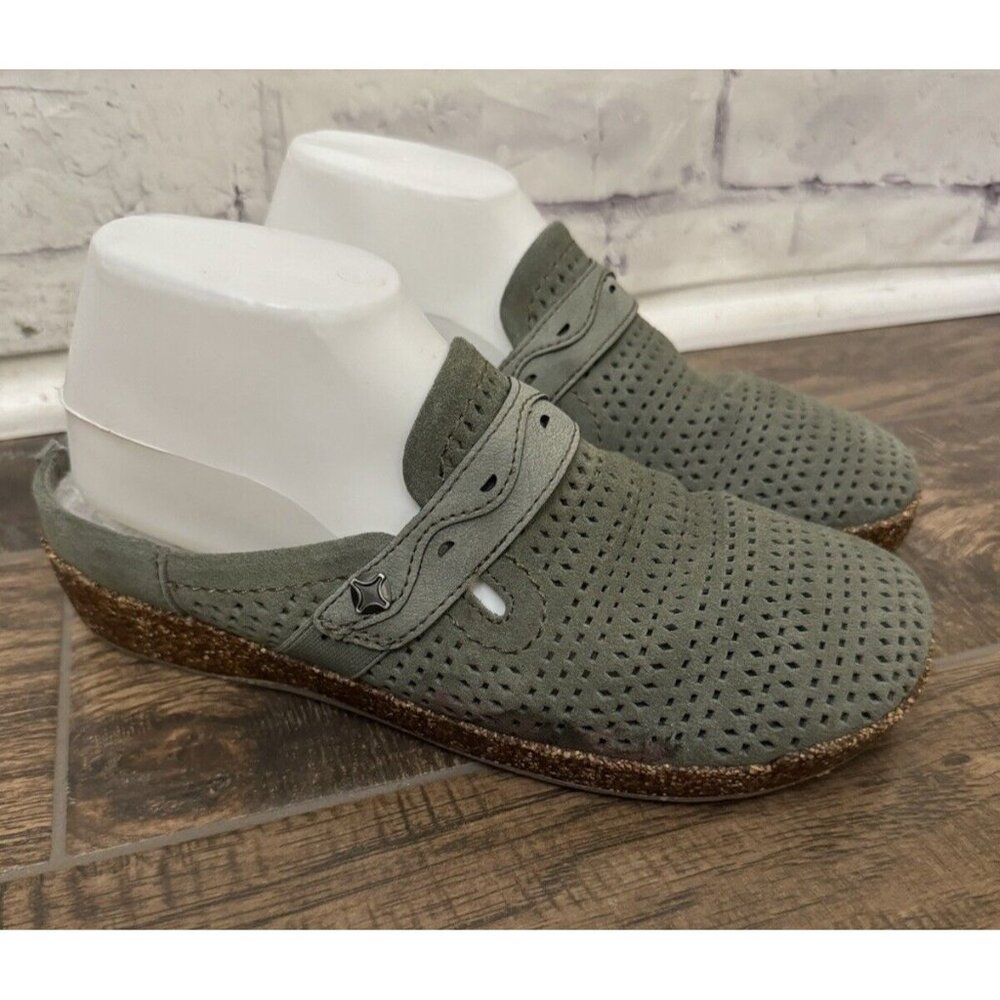 Earth Origins Size 8.5M Aurora‎ Jessica Green Suede Slip On Comfort Shoe Flaw